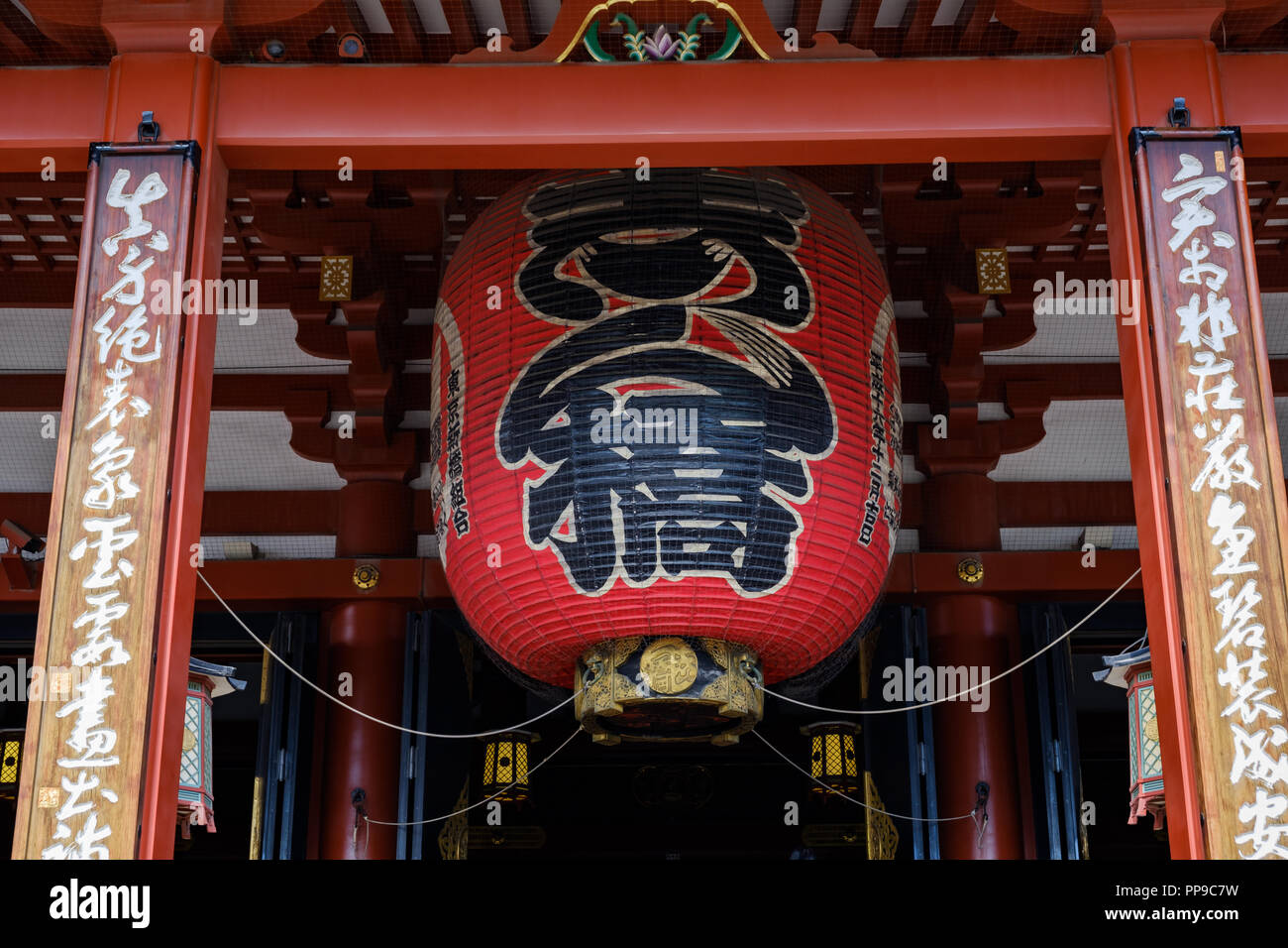 TOKYO, Japan - 13 Feb 2018: Senso-ji Tempel riesige rote Laterne fest geschossen Stockfoto