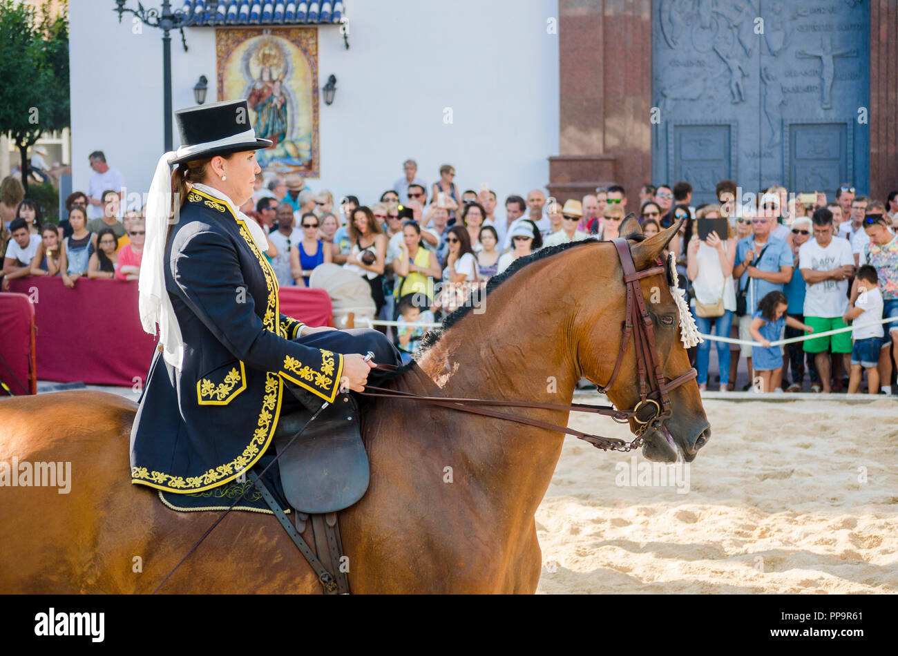 Weibliche Pferdesport. Jährliche Veranstaltung, Tag der Pferde, Feier, Event, Fuengirola, Málaga, Andalusien, Spanien. September 2018 Stockfoto