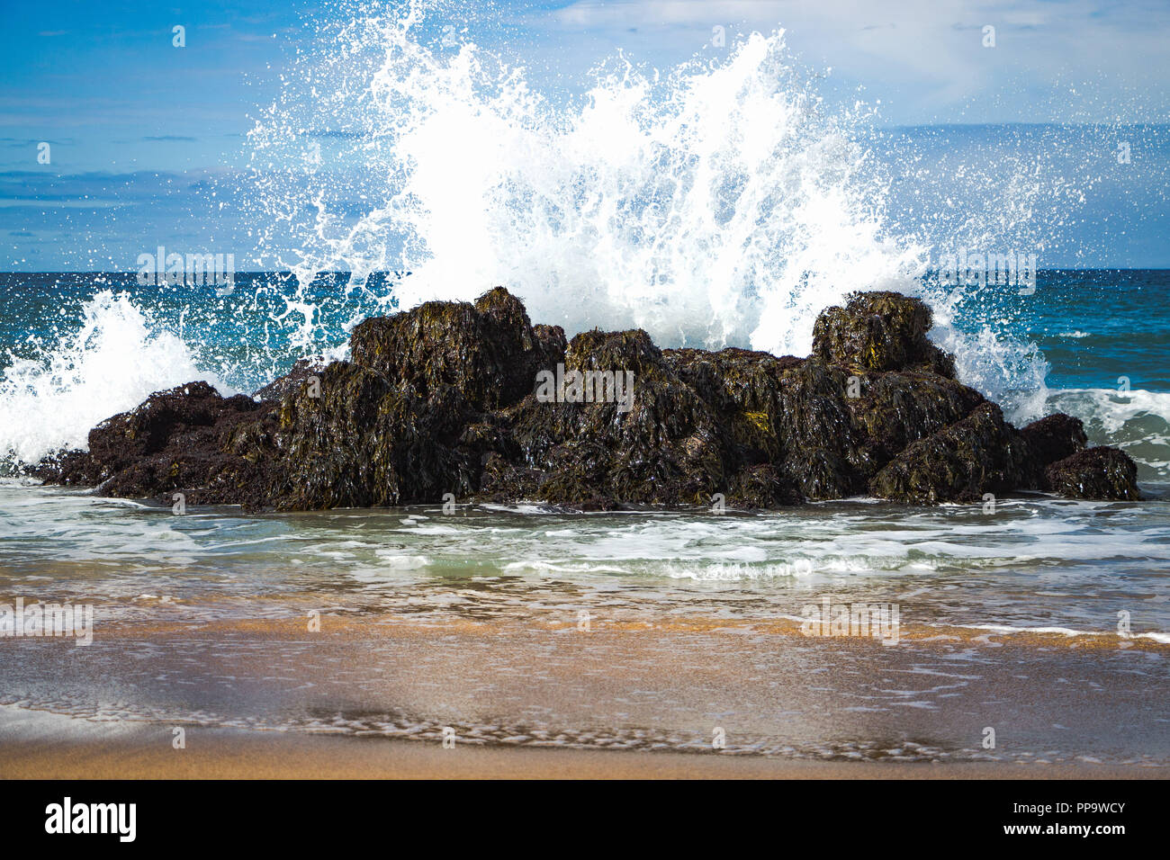 Rock mit einem Schuss Wasser in Island Stockfoto