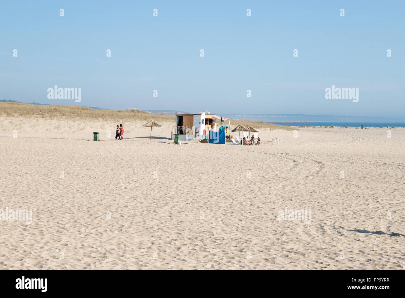 Portugal Strand, Cova Do Dampf. Menschen Stockfoto