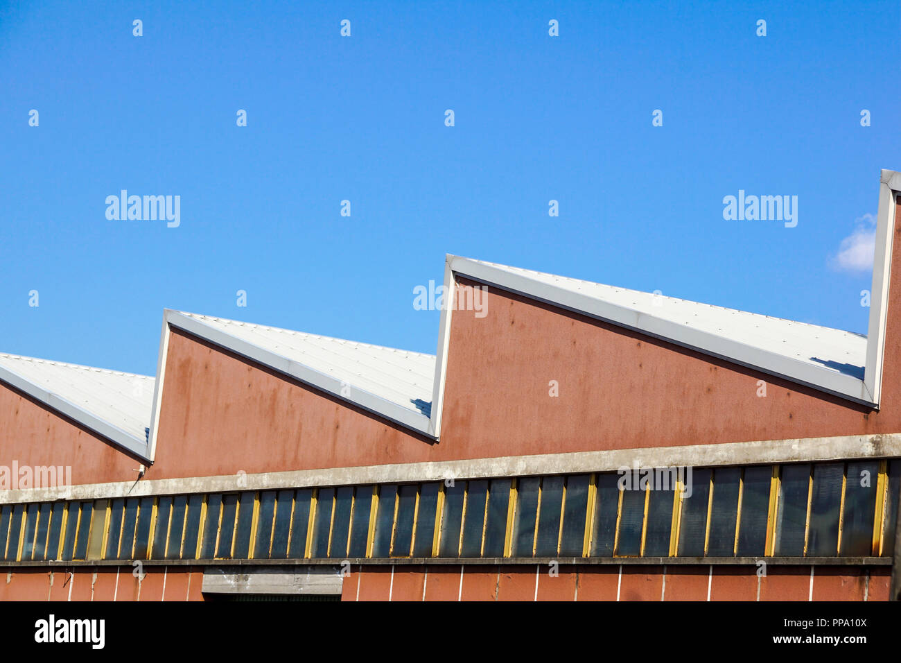 Alte Dach des Lagers. einze Industriebau Stockfoto