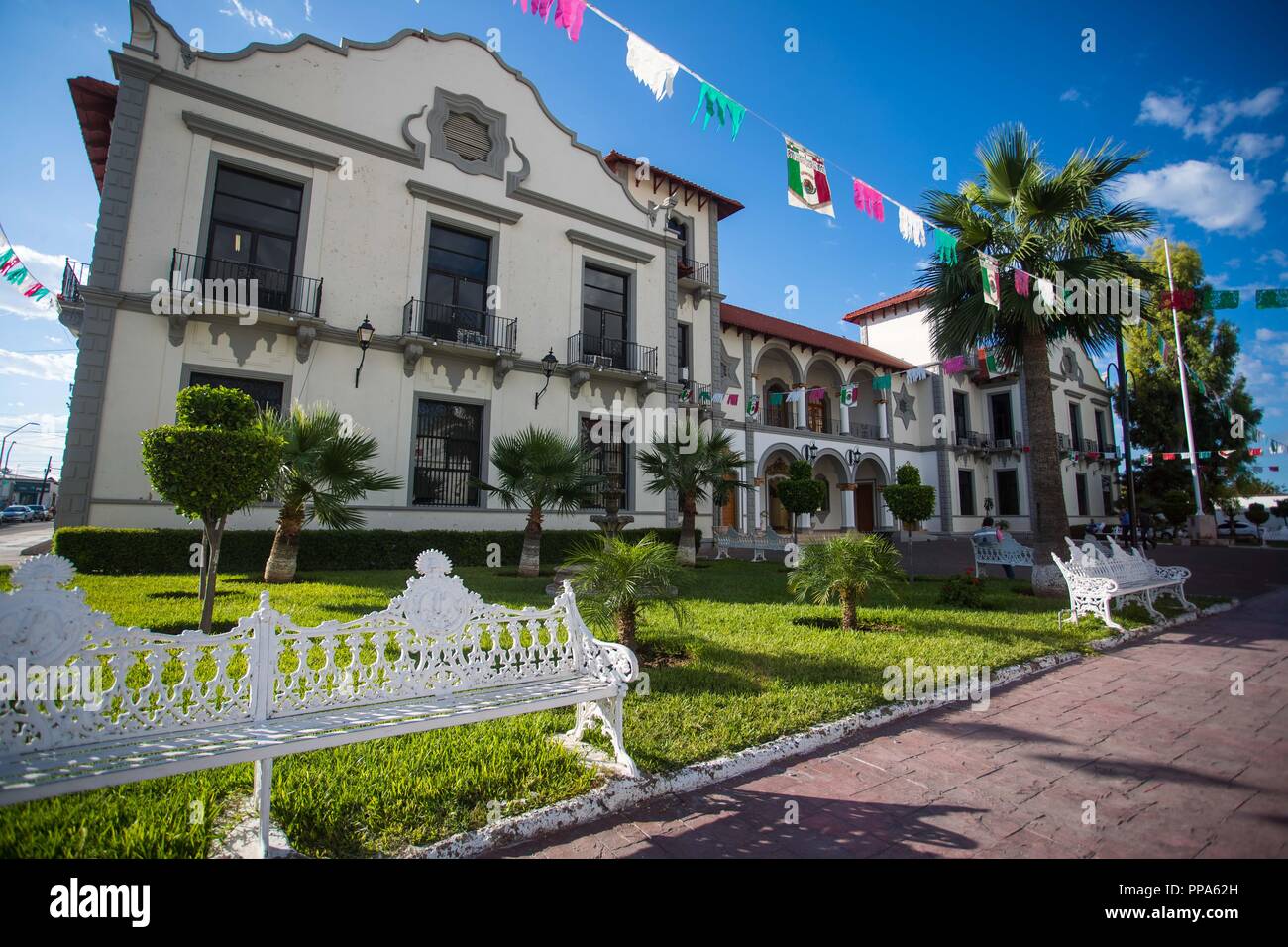 Fassade des Städtischen Palast von Magdalena, Sonora, Mexiko... Fachada del Palacio Municipal de Magdalena, Sonora, Mexiko (Foto: Luis Gutierrez/NortePhoto.com) Stockfoto