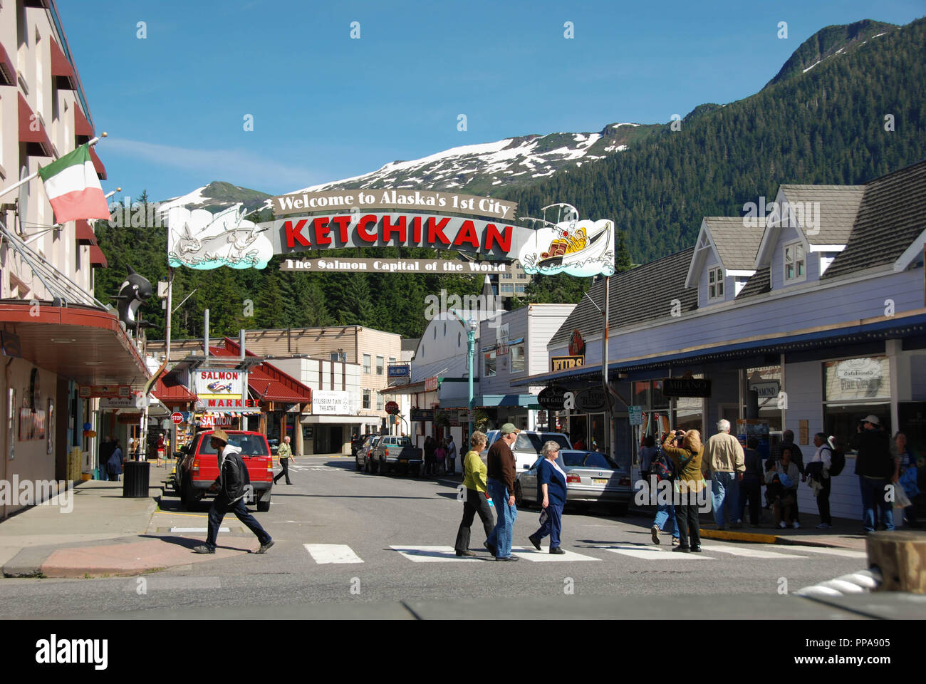 Großes Schild über der Hauptstraße in Ketchikan, Alaska. Stockfoto