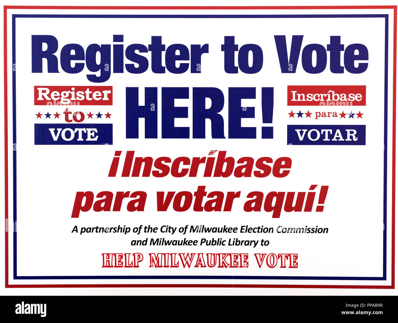 Zweisprachiges Schild in englischer und spanischer Sprache zur Registrierung an der Milwaukee Public Library, Wisconsin zu stimmen Stockfoto