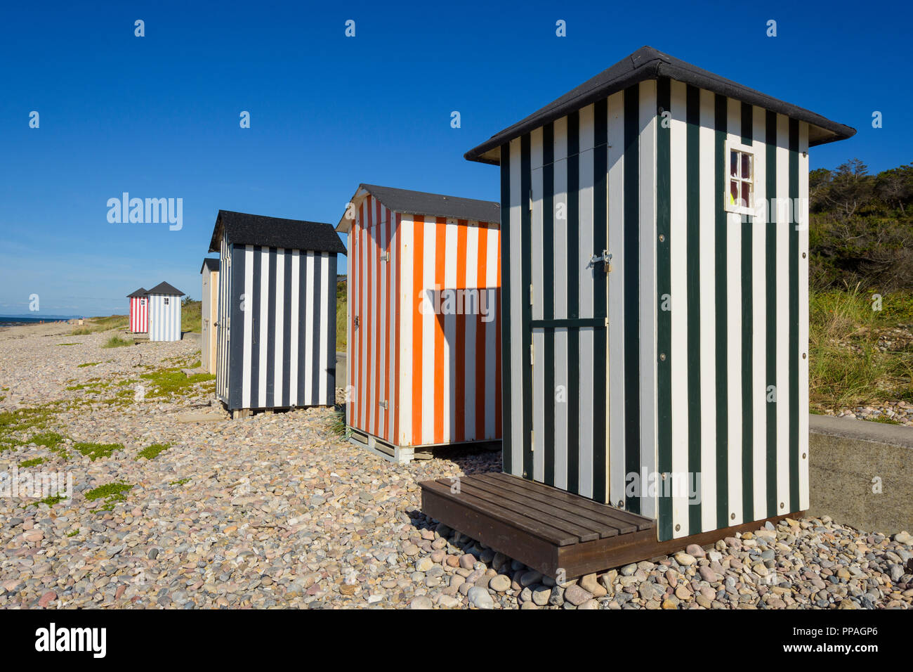 Bunte Beach Cabins, Vejby Strand, Vejby, Gribskov Kommune, Hovedstaden, Kattegat, Seeland, Dänemark Stockfoto