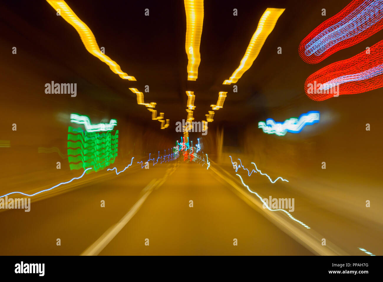 sie fahren in einen so gekennzeichneten tunnel