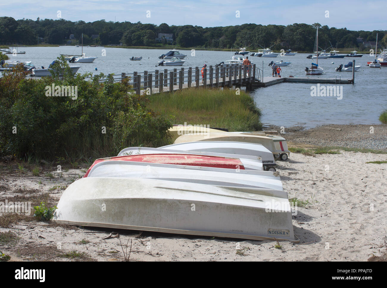 Dingies am Warten in Stockbridge, Massachusetts Auf Cape Cod, USA Stockfoto