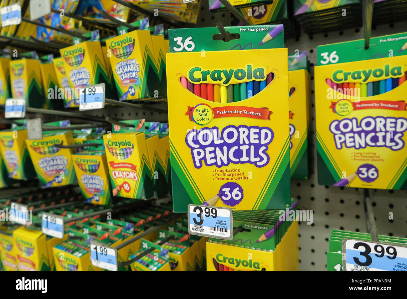 Crayola Anzeige in Kmart, NYC, USA Stockfoto