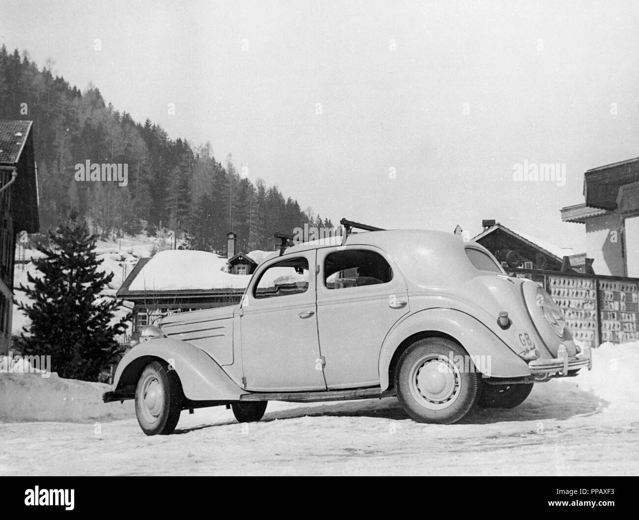 Classic Ford Schwarzweiß-Stockfotos und -bilder - Alamy
