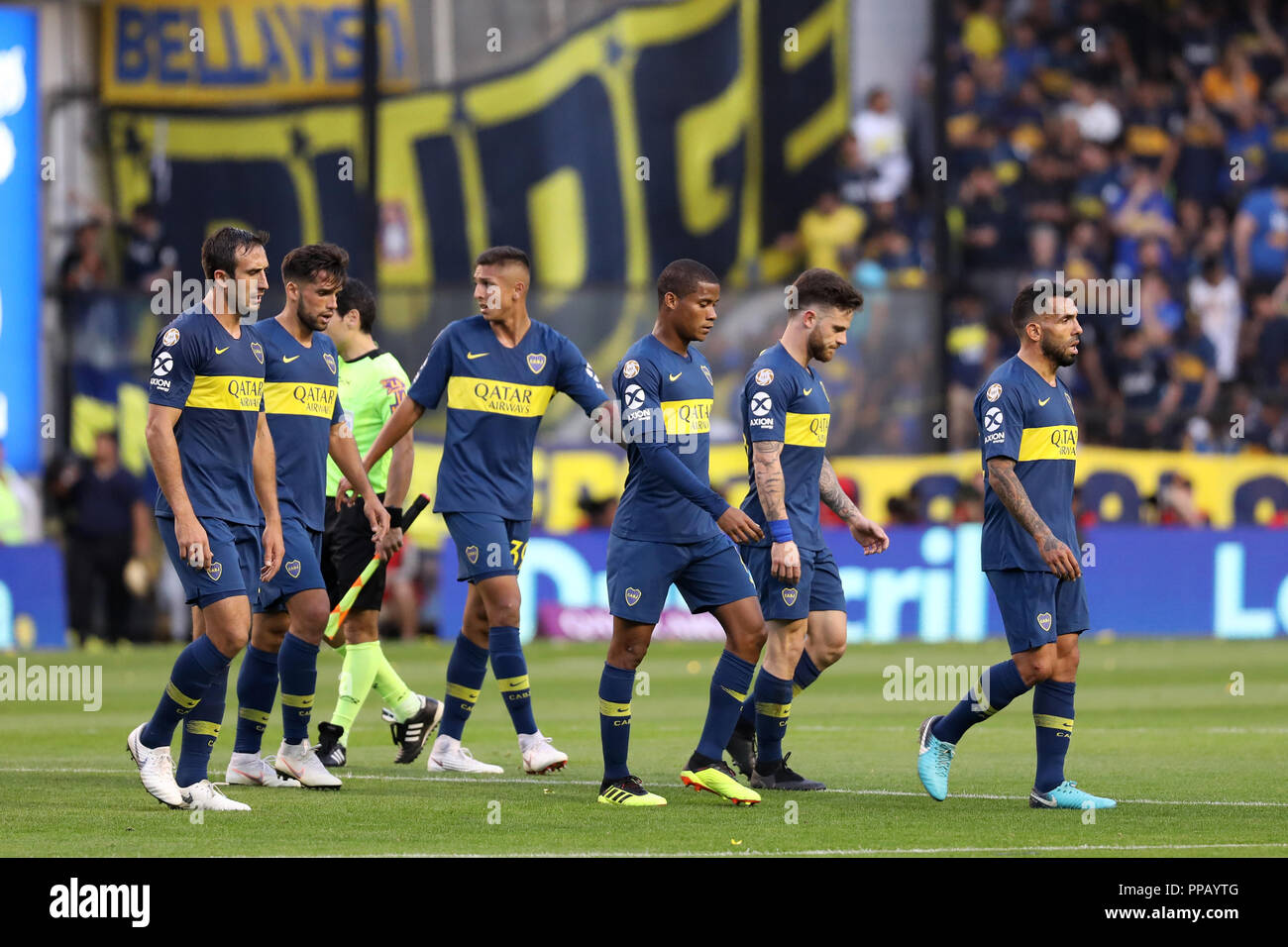 BUENOS AIRES, ARGENTINIEN - 23. SEPTEMBER 2008: Boca Juniors Team leavin die Alberto J. Armanado in Buenos Aires, Argentinien Stockfoto