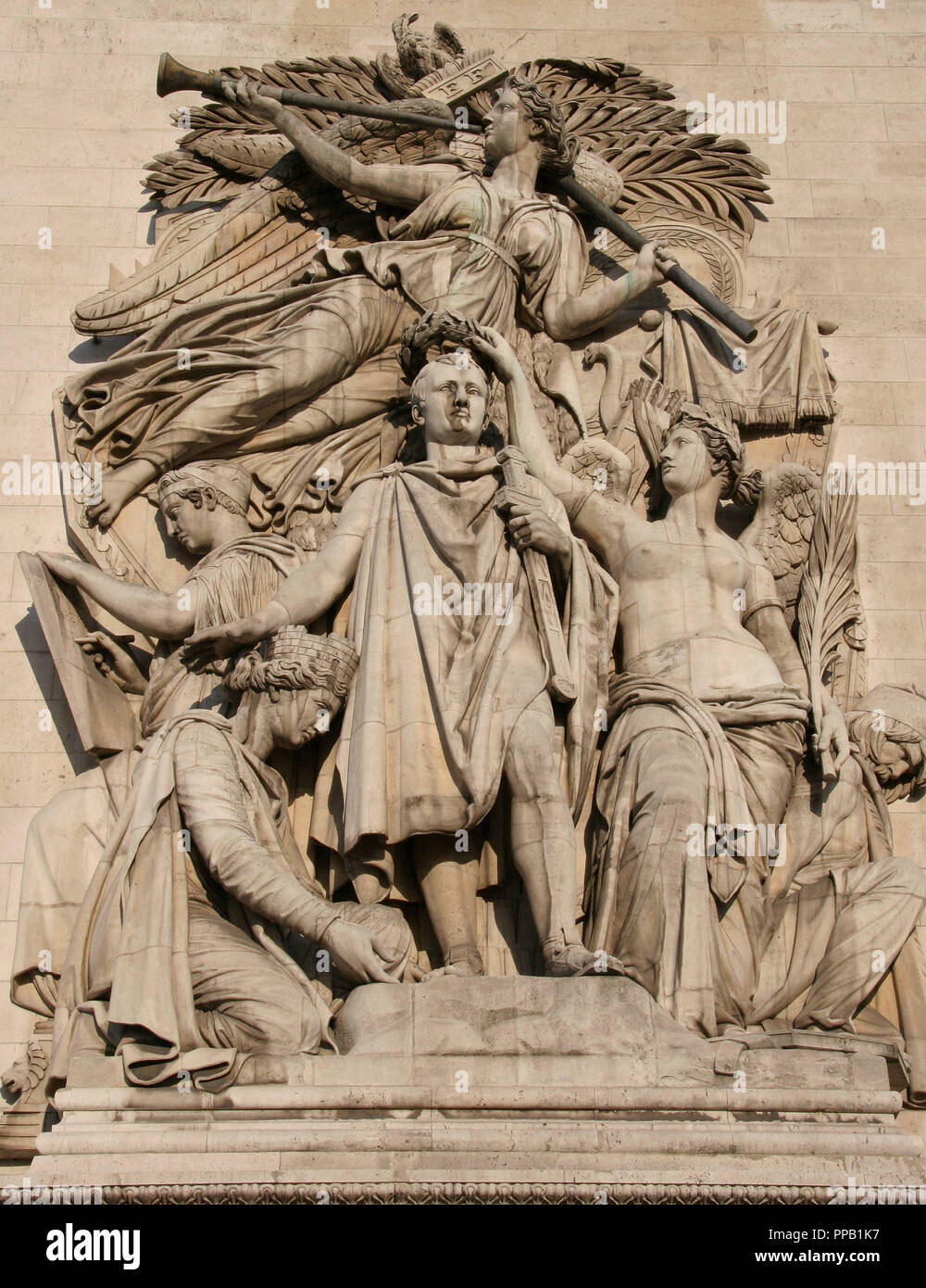 Triumph Bogen von Paris. Linke Gesicht des Bogens: Entlastung von "Der Triumph des Napoleon". Projiziert durch die sculpteur Franc'ais Jean-Pierre Cortot (1787-1843). Paris. Frankreich. Europa. Stockfoto