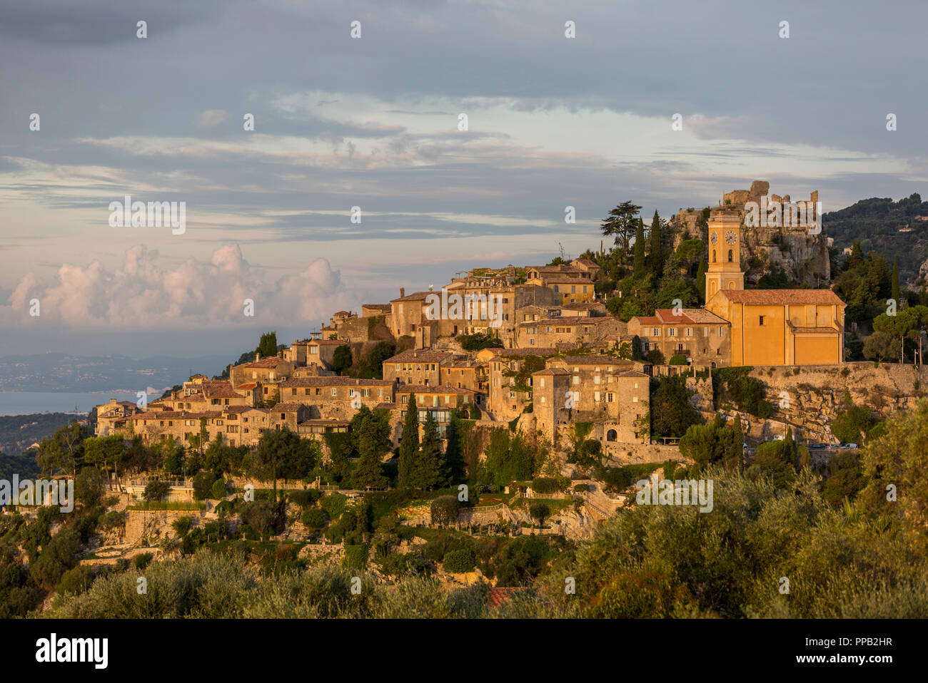 Anzeigen von Eze mittelalterlichen Dorf bei Sonnenaufgang Stockfoto