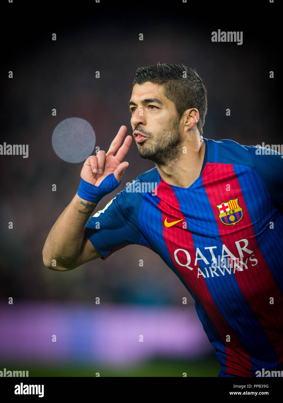 Barcelona Spanien. Luis Suarez FC Barcelona Spieler feiert ein Ziel bei einem match Im Camp Nou Stadion La Liga vom 18. Dezember 2016 spielte Stockfoto