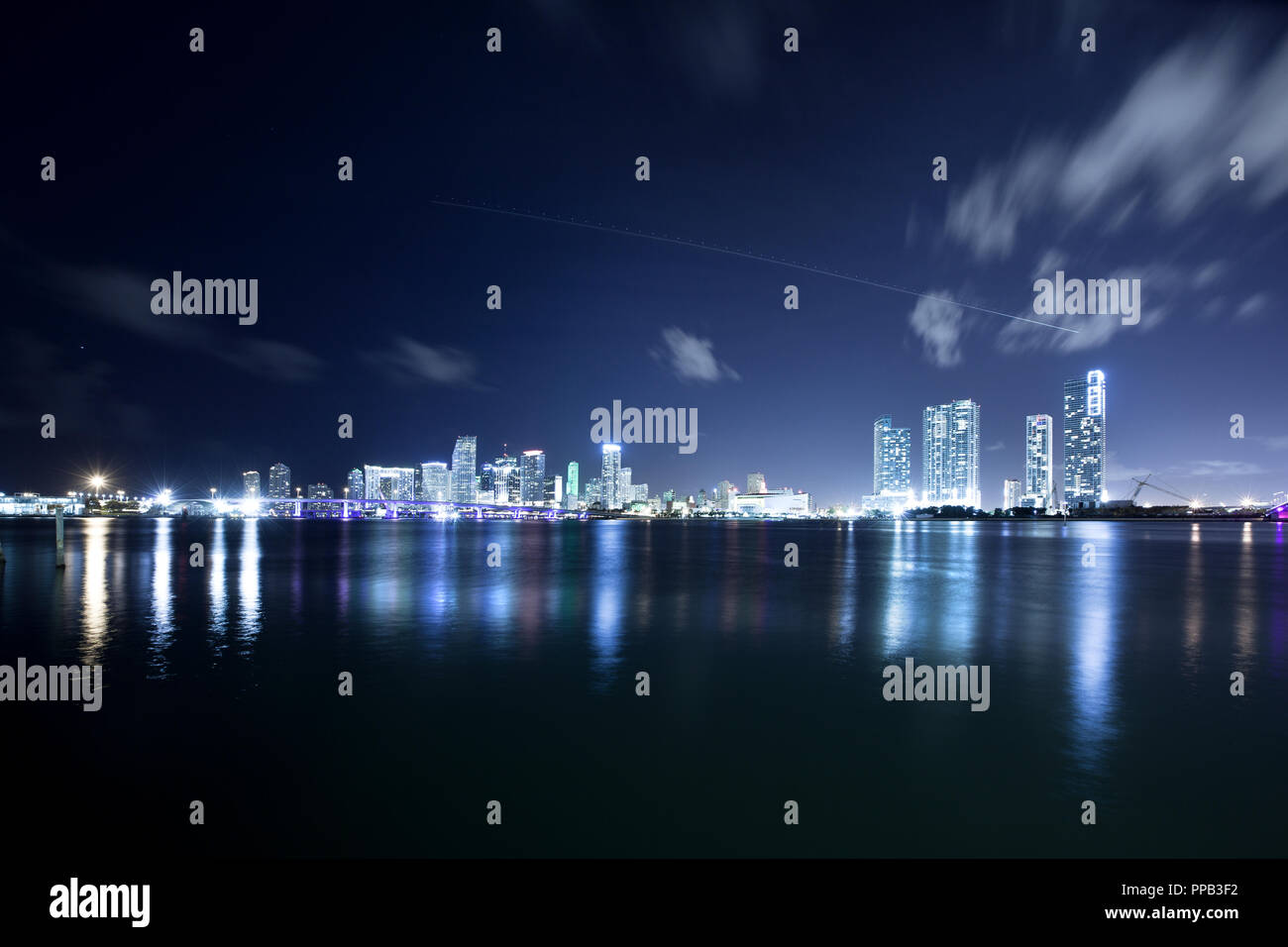 Downtown Skyline über die Biscayne Bay, Miami, Florida, USA Stockfoto