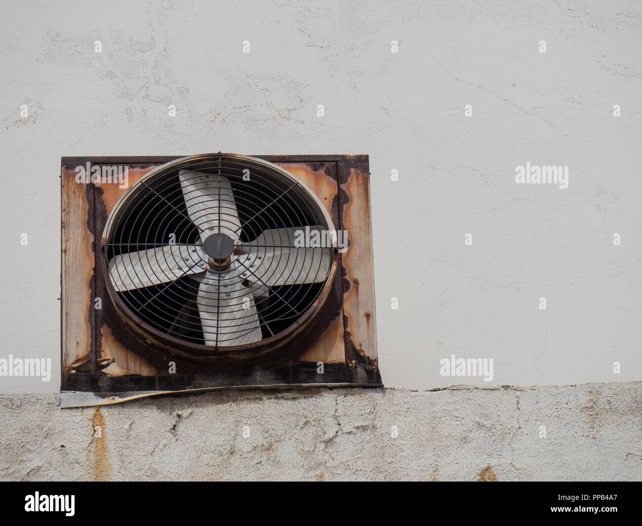 Industrielle Lüftung Abluft Ventilator an der Wand Stockfotografie - Alamy