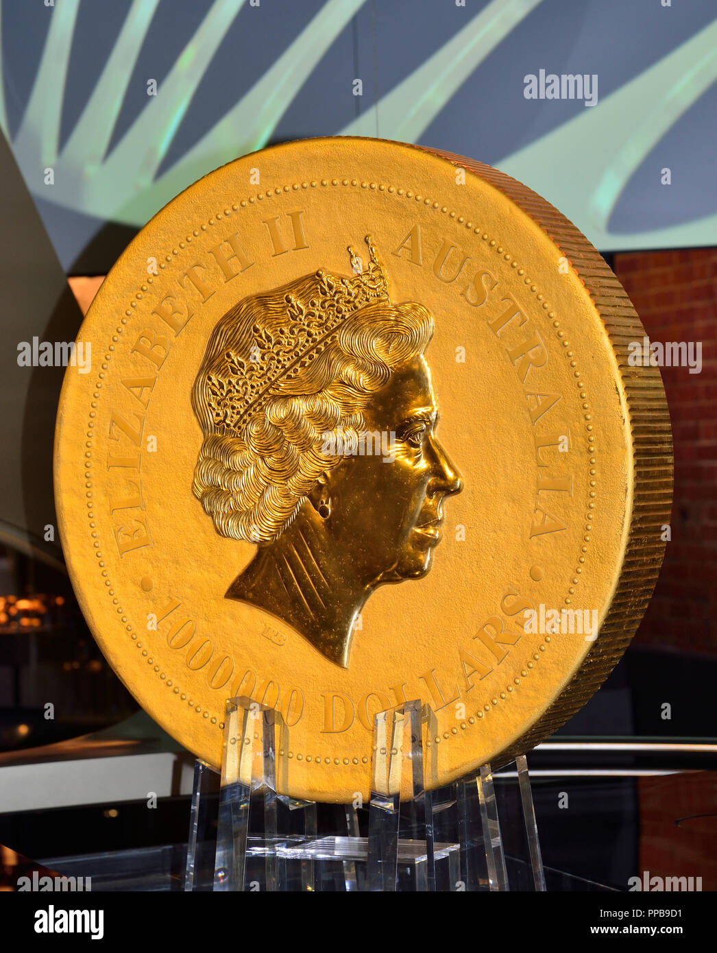 Der Guinness World Record australische Känguru eine Tonne Gold Münze zeigt ein Portrait von Königin Elizabeth II (vorne) Perth Mint, Perth, WA, Australien Stockfoto