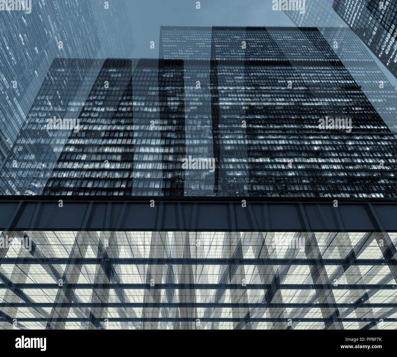 Künstlerische Komposition mehrerer Bilder von beleuchteten moderne Wolkenkratzer in Toronto Financial District (Dominion). Getönt. Stockfoto