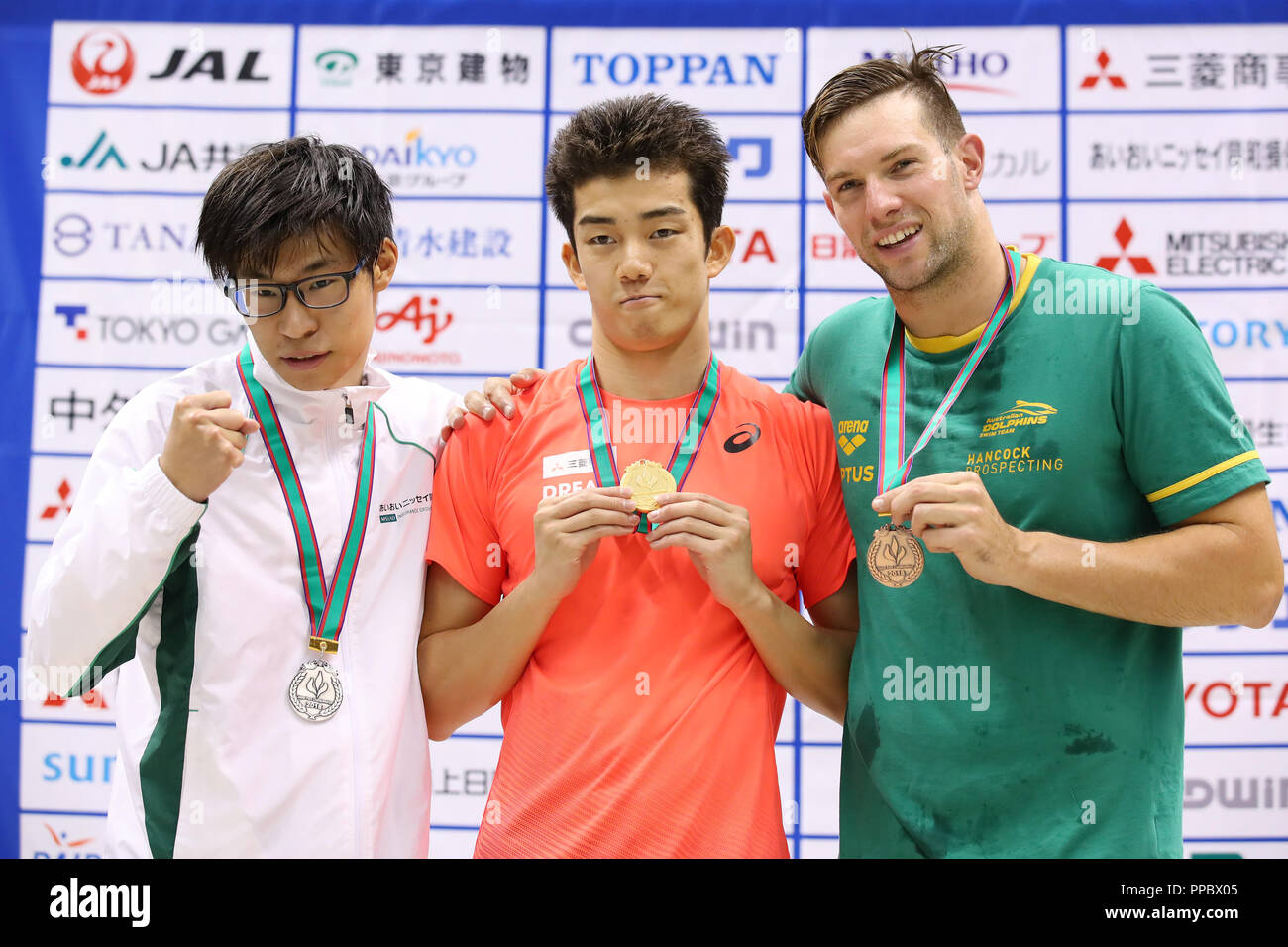 Yokohama International Swimming Centre, Kanagawa, Japan. 24 Sep, 2018. (L und R) Keichi Nakajima, Dai Tokairin, Daniel Fuchs (AUS), 24. SEPTEMBER 2018 - Schwimmen: 2018 Japan Para Schwimmen die Meisterschaften Männer 100 m Schmetterling S14 Preisverleihung im Yokohama International Swimming Centre, Kanagawa, Japan. Credit: YUTAKA/LBA SPORT/Alamy leben Nachrichten Stockfoto