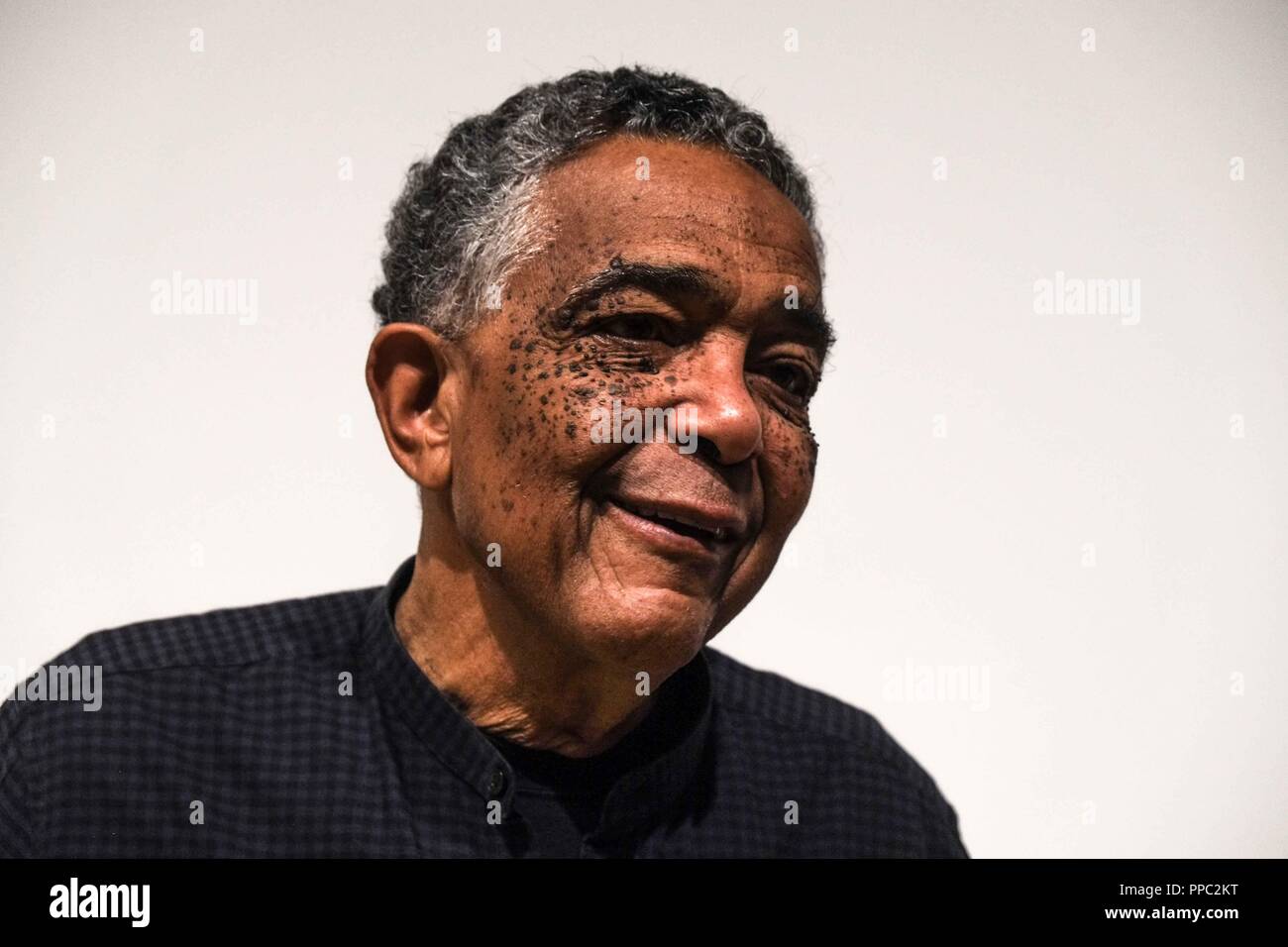 London, den 25. September 2018: Fred Eversley Schöpfer von Untilted (parabolische Objektiv). Platz Laufräder in Hayward Gallery verfügt über Kunstwerke über einen Zeitraum von ca. 50 Jahren von den 20 führenden internationalen Künstlern. Platz Laufräder in Hayward Gallery läuft vom 26. September 2018 bis zum 6. Januar 2019. Credit: Claire Doherty/Alamy leben Nachrichten Stockfoto