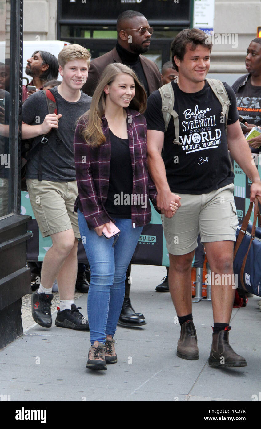 New York, NY, USA. 24 Sep, 2018. Robert Irwin, Bindi Irwin, Chandler Powell am Bau reihe zu sprechen über neue Show "Crikey! Es ist die Irwins" in New York City am 24. September 2018. Credit: Rw/Medien Punch/Alamy leben Nachrichten Stockfoto