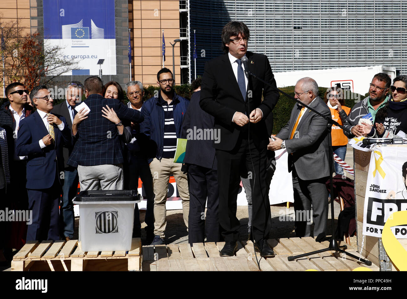 Brüssel, Belgien. 25. Sep 2018. Der ehemalige Präsident der Generalitat von Katalonien, Carles Puigdemont in einem Protest der Unterstützung verhaftet Mitglieder der ehemaligen katalanische Regierung besucht. Alexandros Michailidis/Alamy leben Nachrichten Stockfoto