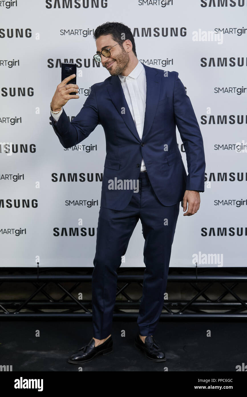 Madrid, Madrid, Spanien. 11 Sep, 2018. Miguel Angel Silvestre gesehen der Kamera Saldana palace posiert während des neuen Samsung Galaxy watch Präsentation. Credit: A. Perez Meca/SOPA Images/ZUMA Draht/Alamy leben Nachrichten Stockfoto