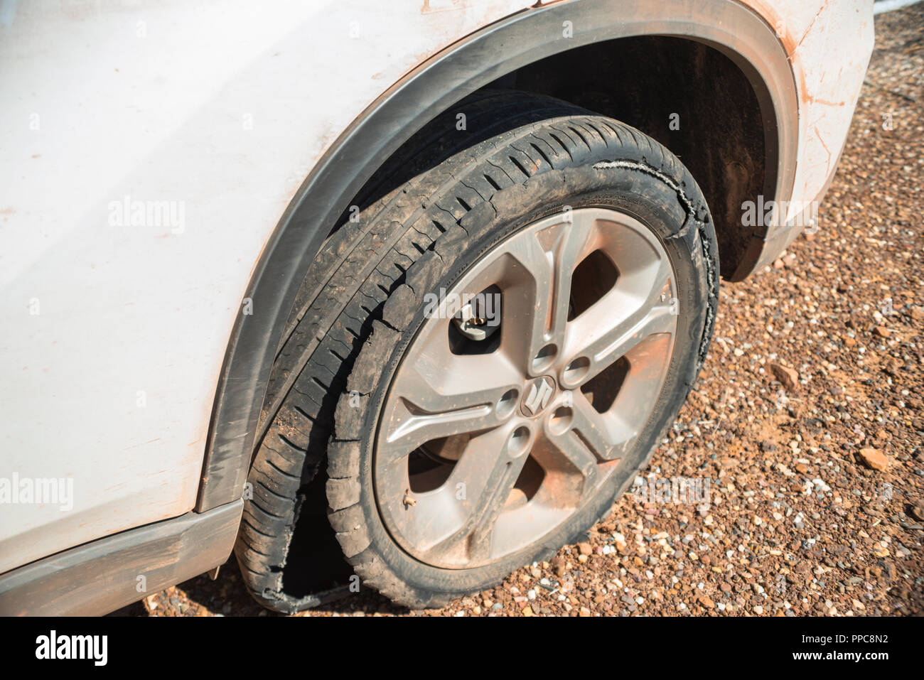 Reifen, Reifen platzen Reifen, von Wärme, Outback, Australien  Stockfotografie - Alamy