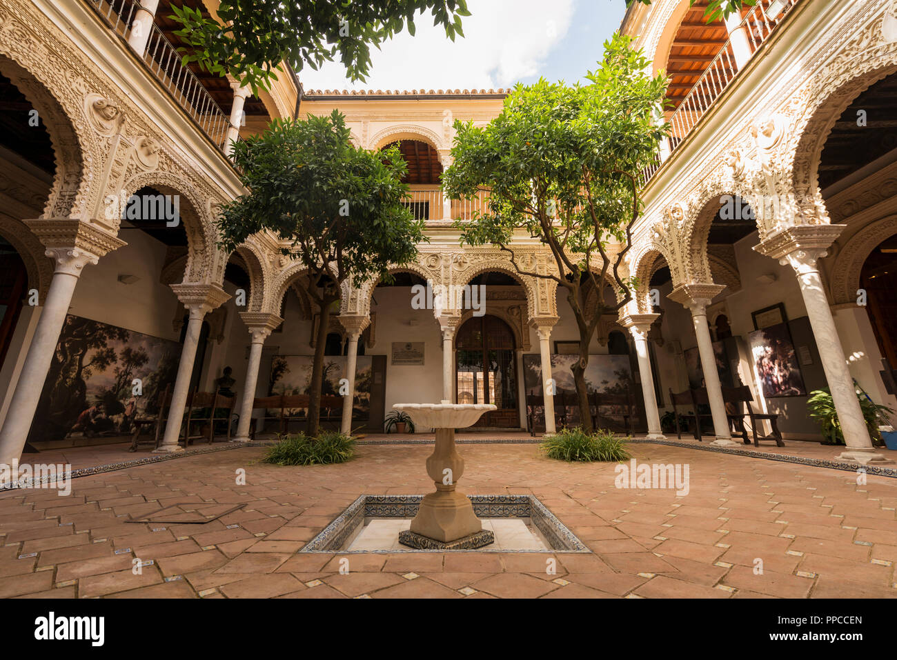Innenhof mit Säulengang, Arabische Architektur, Casa de los Pinelo, Andalusien, Spanien Stockfoto