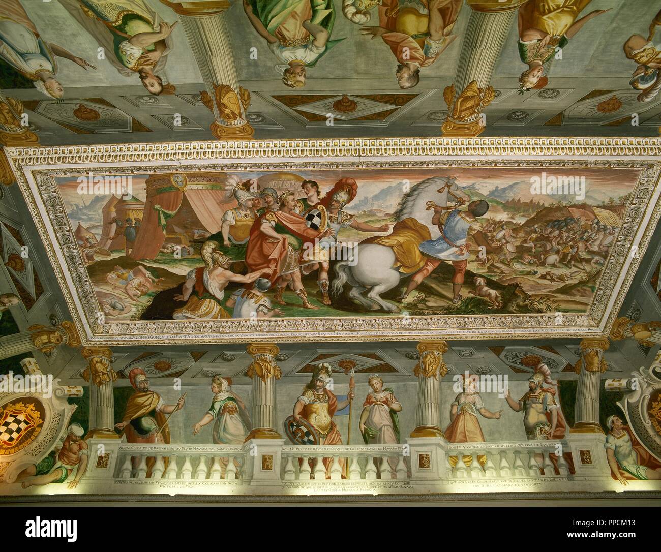 Spanien. Die Region Kastilien-La Mancha. Viso del Marques. Palast des Marquis von Santa Cruz. 16. Jahrhundert. Linien Zimmer. Galerie mit simulierten Balustrade. Fresken von italienischen Meistern mit der Darstellung der Vorfahren des Marquis von Santa Cruz, von dorischen Säulen getrennt. Stockfoto