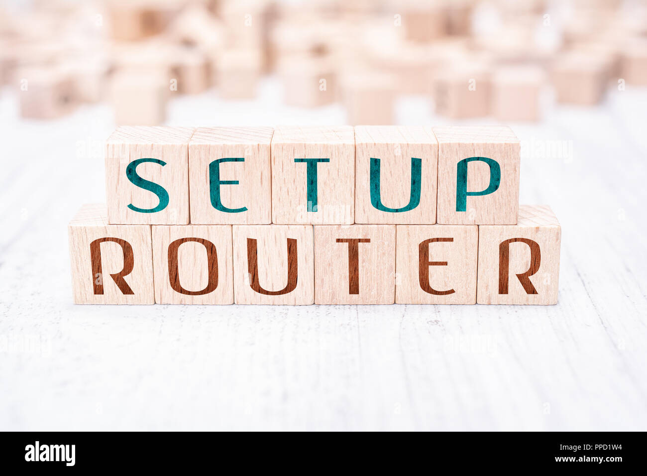 Die Worte Setup Router gebildet von hölzernen Blöcke auf einem weißen Tisch Stockfoto