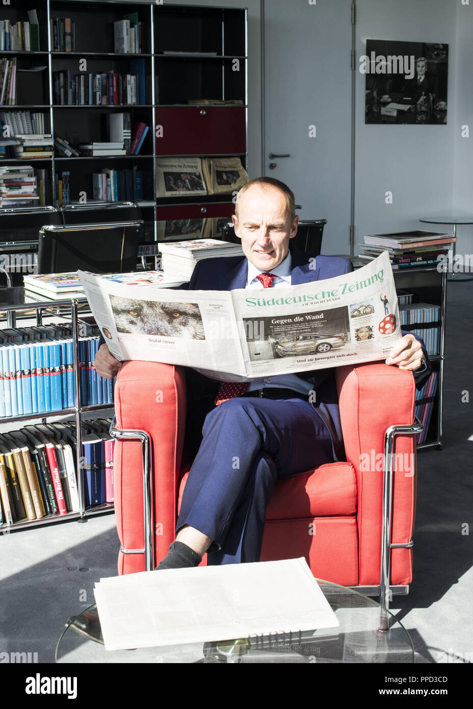 Wolfgang Krach, Chefredakteur von Sueddeutsche Zeitung, in seinem Büro in der Verlag in München. Stockfoto