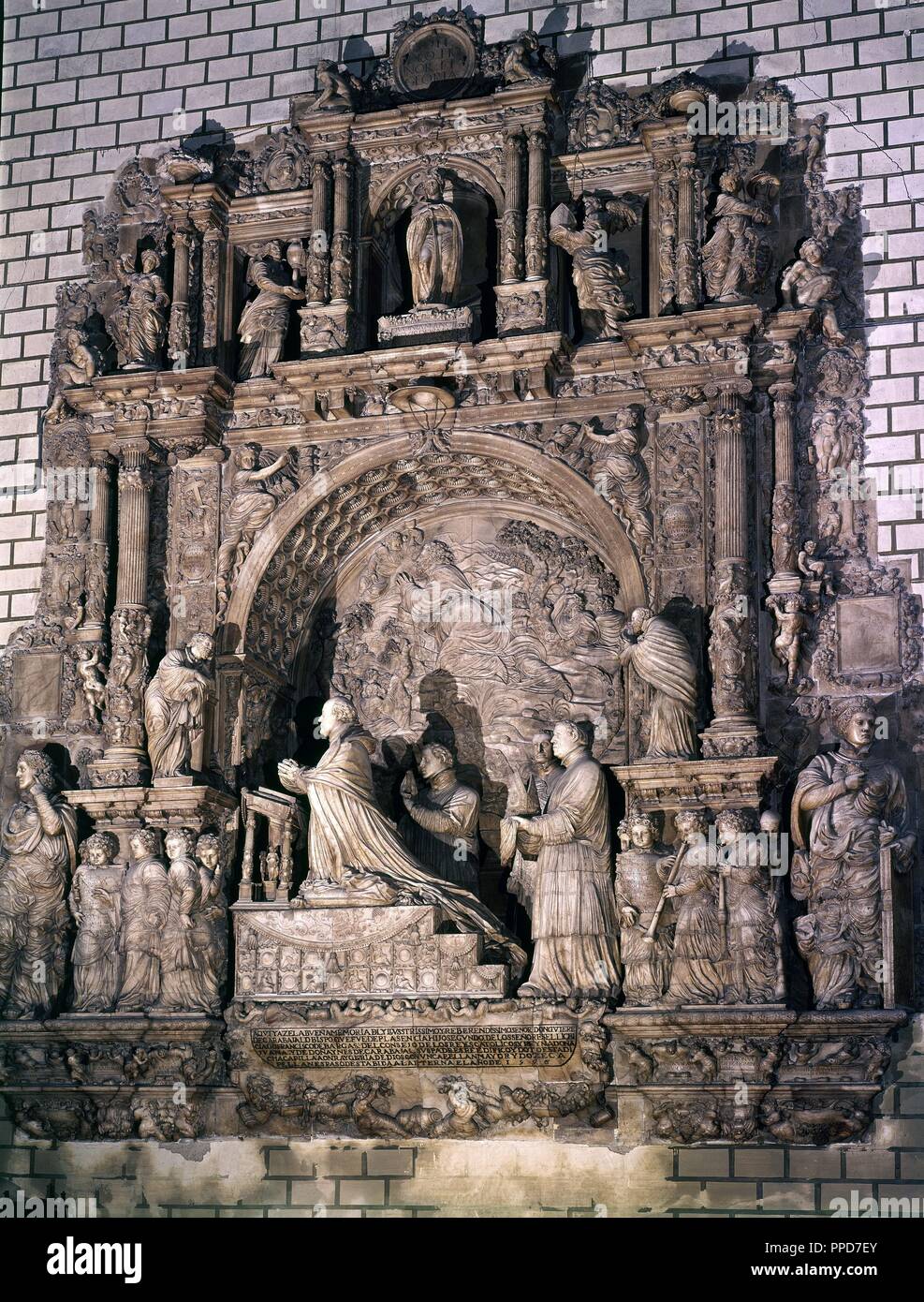 DE SEPULCRO GUTIERRE DE VARGAS - 1535 - ALABASTRO - ESTILO PLATERESCO. Autor: GIRALTE FRANCISCO. Lage: Capilla del Obispo. MADRID. Spanien. Stockfoto