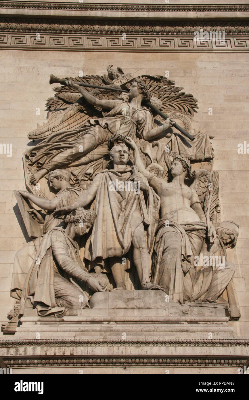 Triumph Bogen von Paris. Linke Gesicht des Bogens: Entlastung von "Der Triumph des Napoleon". Projiziert durch die sculpteur Franc'ais Jean-Pierre Cortot (1787-1843). Paris. Frankreich. Europa. Stockfoto