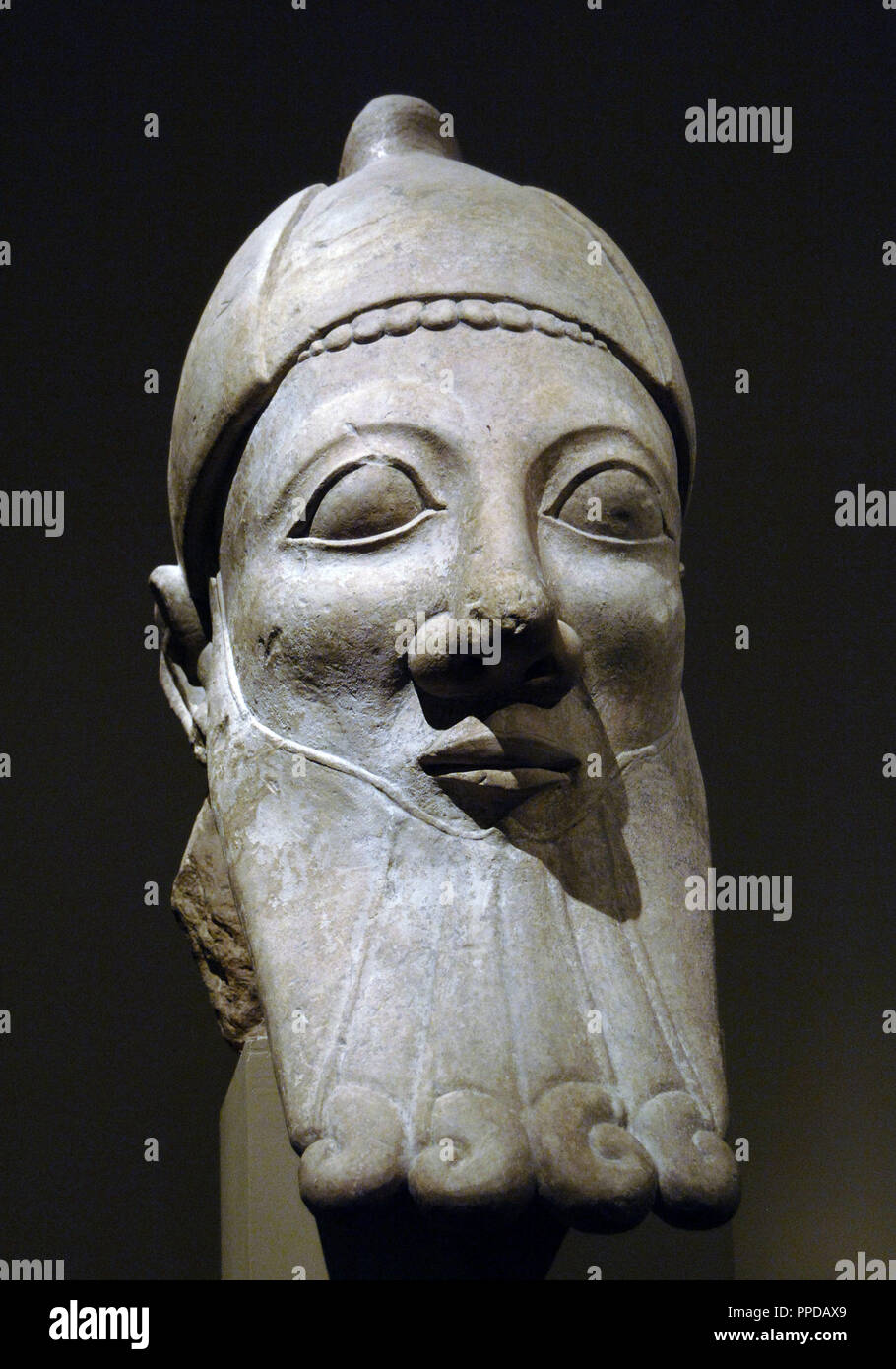 Phönizischer Art. Zypern. Büste eines bärtigen Mannes. 6. Jahrhundert v. Chr.. Archaische Periode. Kalkstein. Es kommt von Golgoi (Zypern). Metropolitan Museum of Art New York. In den Vereinigten Staaten. Stockfoto