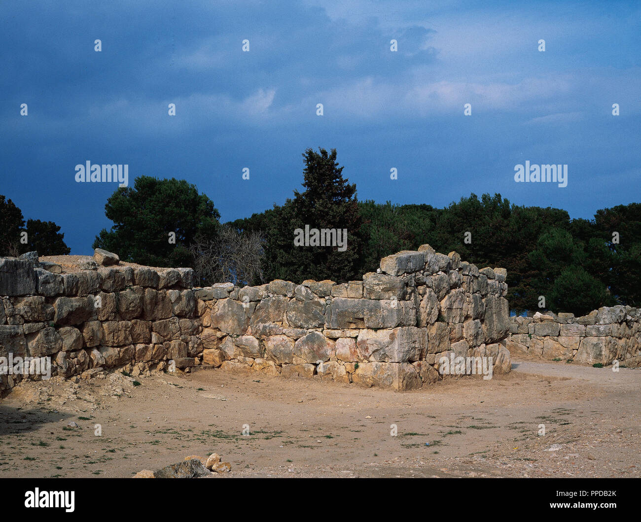 Spanien. Katalonien. Ampurias (Emporiuon). 575 v. Chr. von griechischen Kolonisten aus Phocaea gegründet. Zyklopischen Mauern. Stockfoto