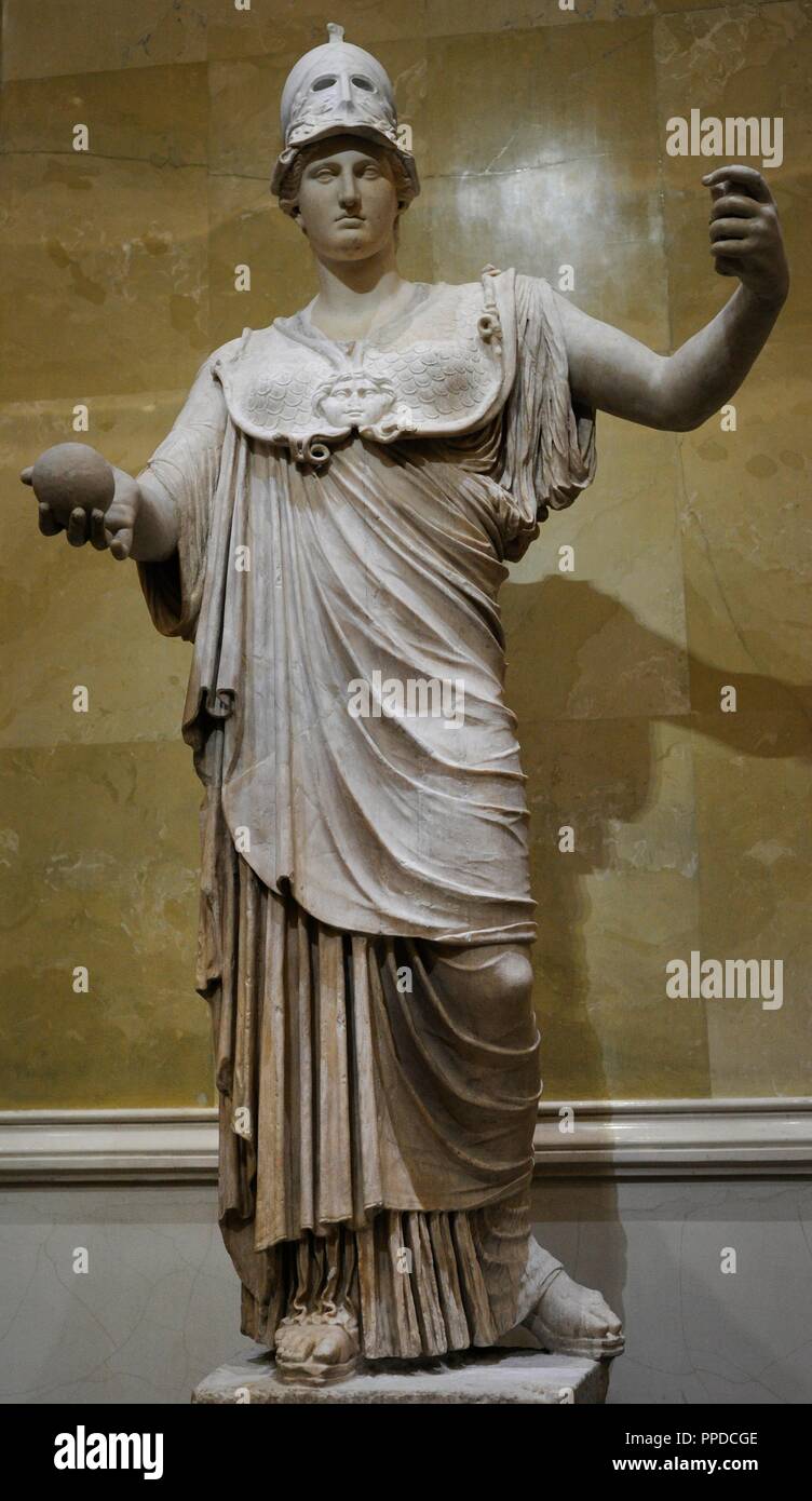 Athene, Göttin der Weisheit und des gerechten Krieges. Die Statue. Marmor. Römische Arbeit. 2. Jahrhundert n. Chr. Nach dem griechischen Original des späten 5. Jahrhundert v. Chr.. Die Eremitage. Sankt Petersburg. Russland. Stockfoto
