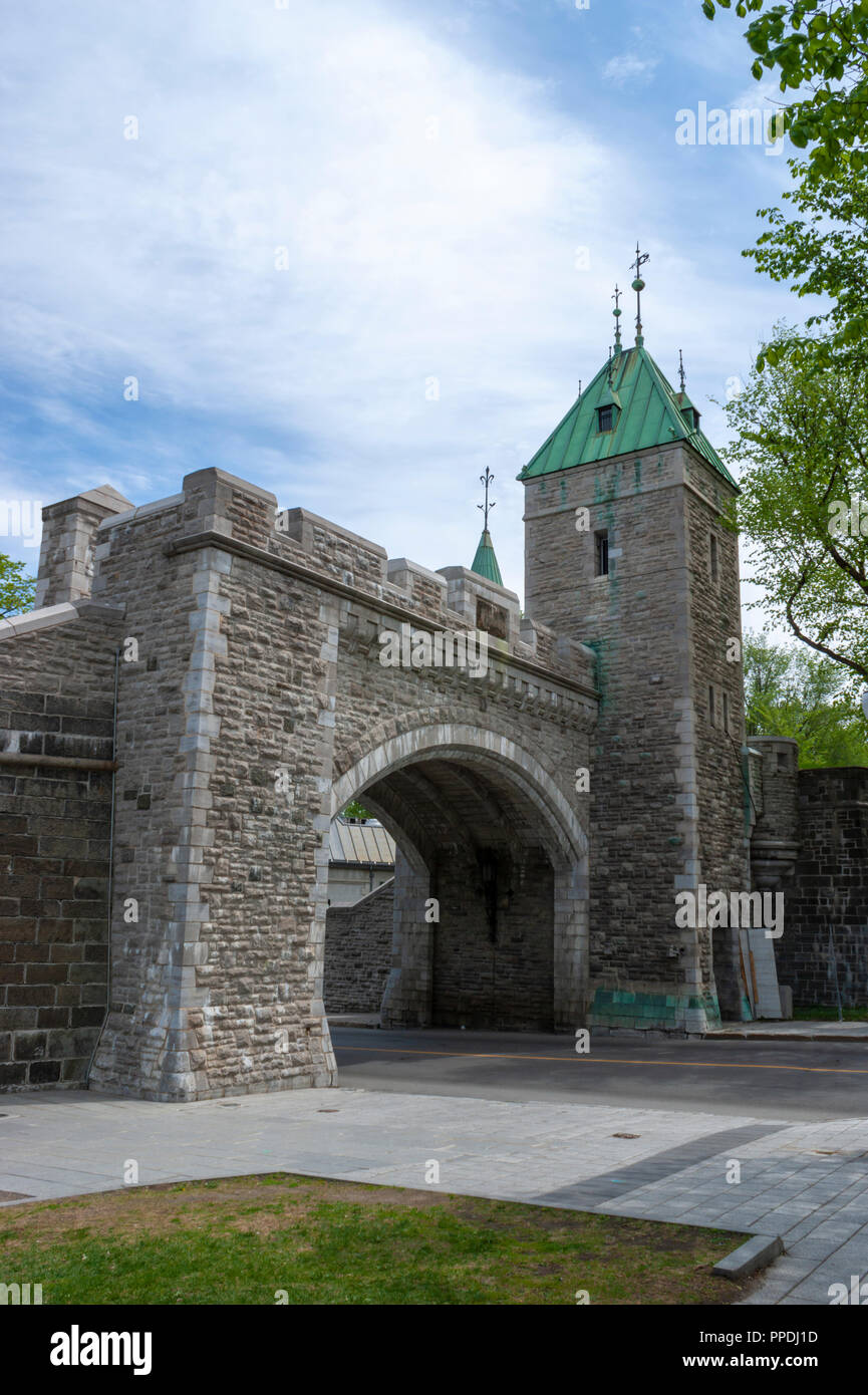 Porte St-Louis Saint-Louis (Tor) - eines der vier erhaltenen Tore innerhalb der Stadtmauern von Quebec Stadt umgibt, dass die meisten der alten Quebec. Stockfoto