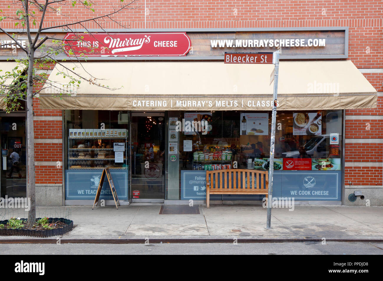 Murray's Käse, 254 Bleecker St, New York, NY. aussen Storefront eines Käses Shop in der Nähe von Greenwich Village in Manhattan. Stockfoto