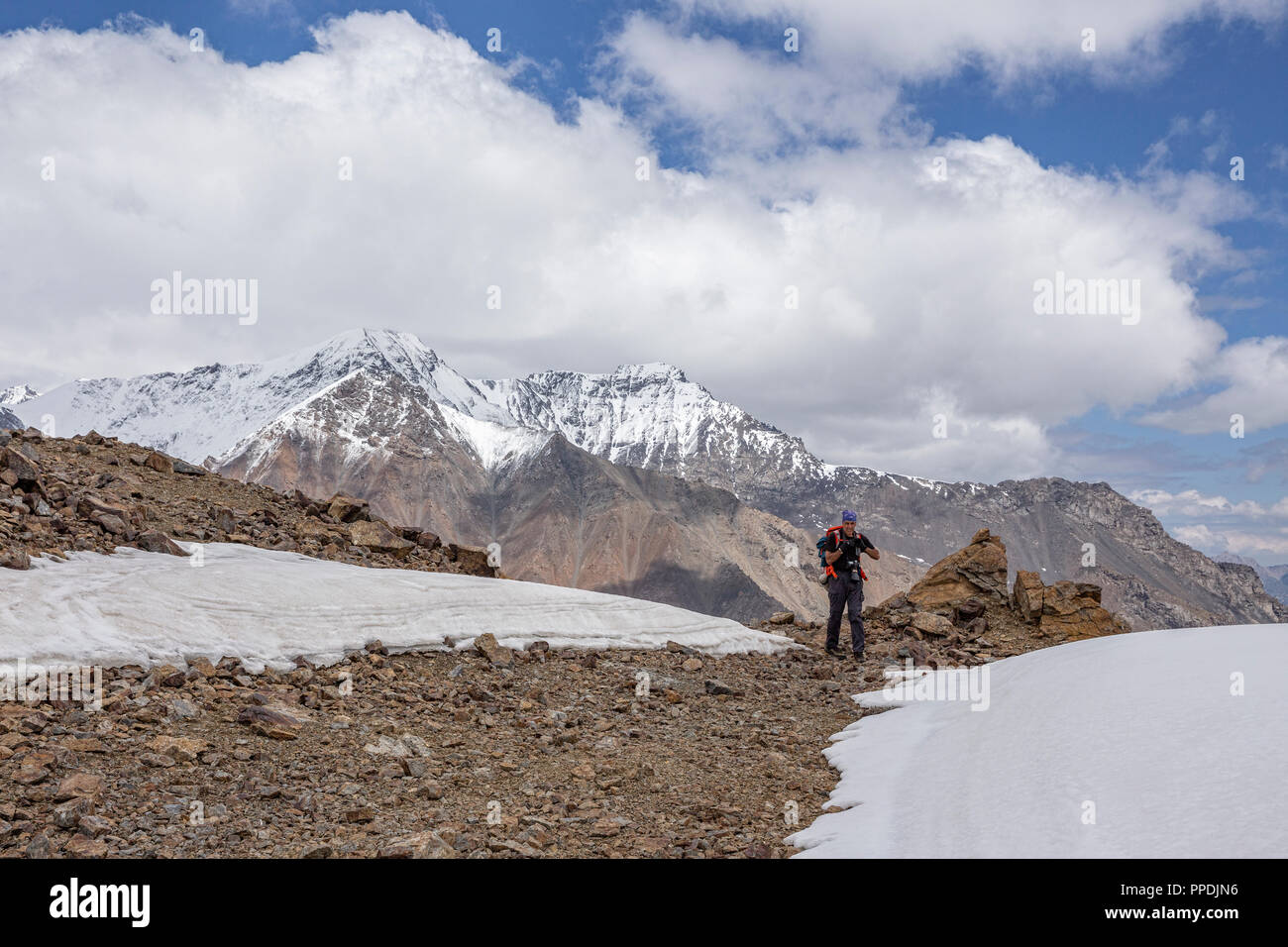 Die unglaubliche Höhen von Alay Stromkreis im Südwesten Kirgisistan, die in 4 3000+ Meter überschreitet. Stockfoto