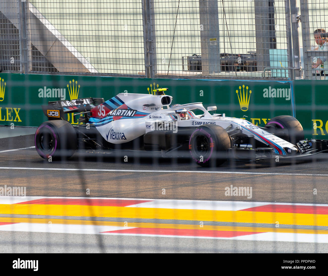 Formel 1 Rennwagen an der Grube Verlassen der Marina Bay Street Circuit in Singapur 2018 Stockfoto