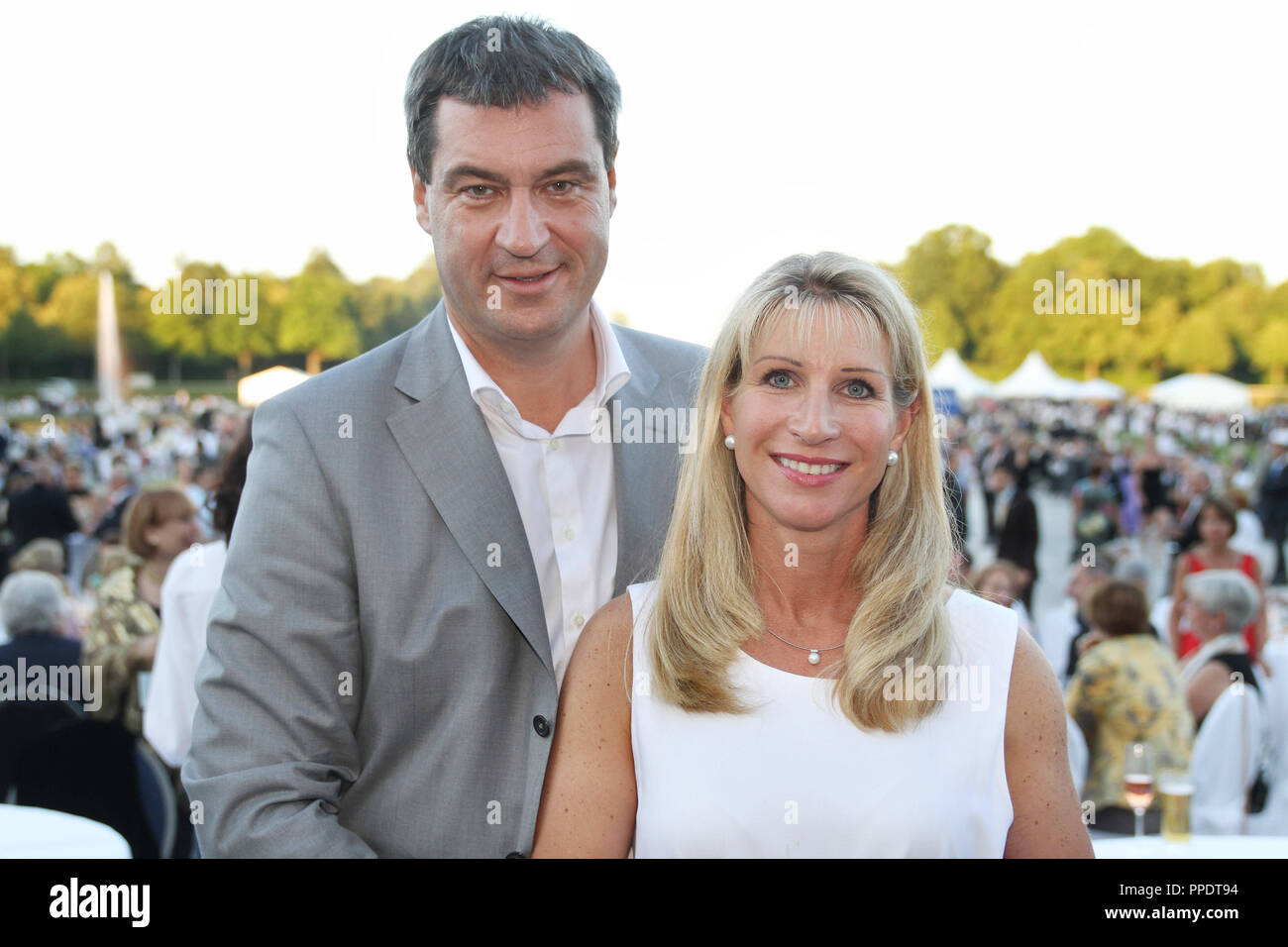 Finanzminister Markus Soeder (CSU) und seine Frau Karin ...