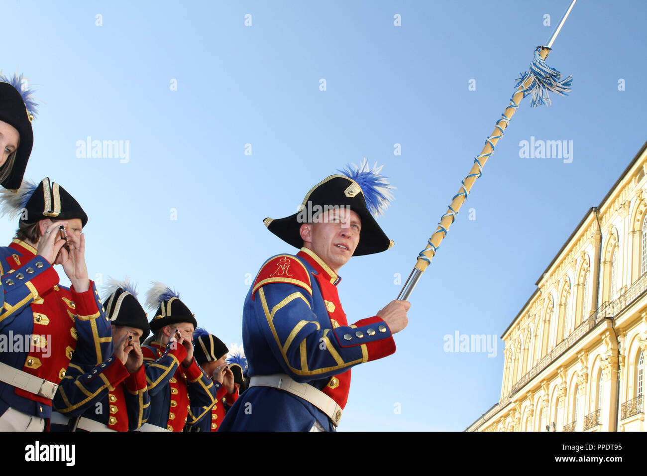 Die schleissheimer Schlosspfeiffer spielen im Sommer Rezeption des Bayerischen Landtags (Landtag) in Schleißheim Palace. Stockfoto