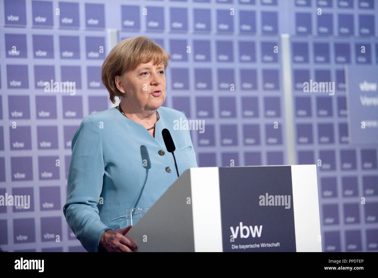Bundeskanzlerin Dr. Angela Merkel spricht an der Bayerischen Wirtschafts- Gespräche im Hotel Bayerischer Hof in München. Stockfoto