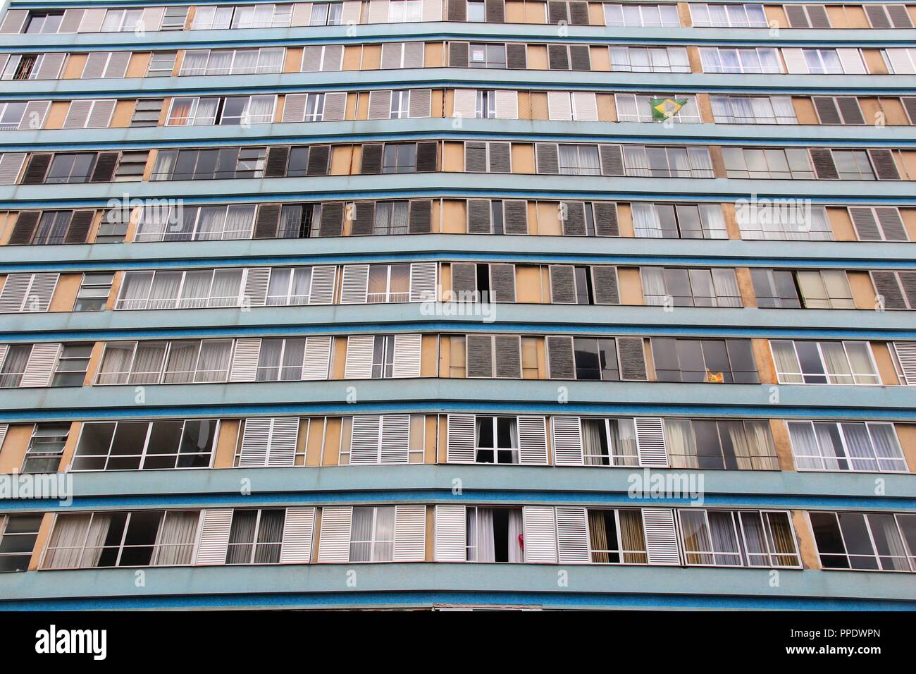Curitiba, Brasilien - generische Eigentumswohnung. Hohes Apartmentgebäude. Stockfoto