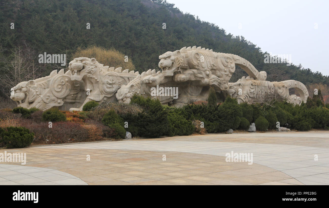 Tiger Statuen an Lingjiao Bay Park in Dalian, China. Stockfoto