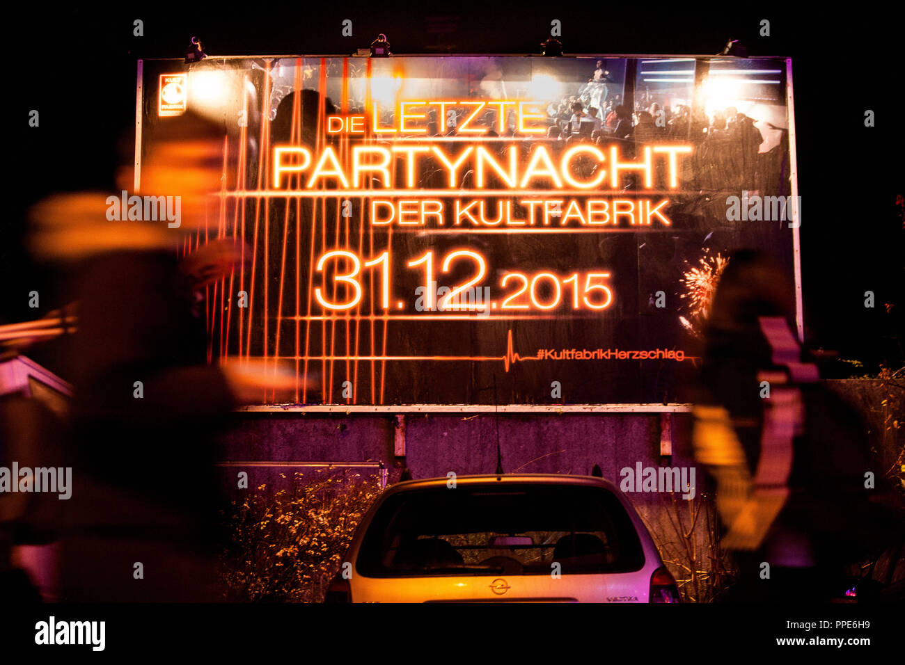 Plakat für die letzte Party Nacht der Kultfabrik in Werk 2 am 31.21.2015 in München. Das Werk 2 Block abgerissen werden, damit die Herzglut, die Pop-up-Club und die Mondscheinbar auch schließen. Stockfoto