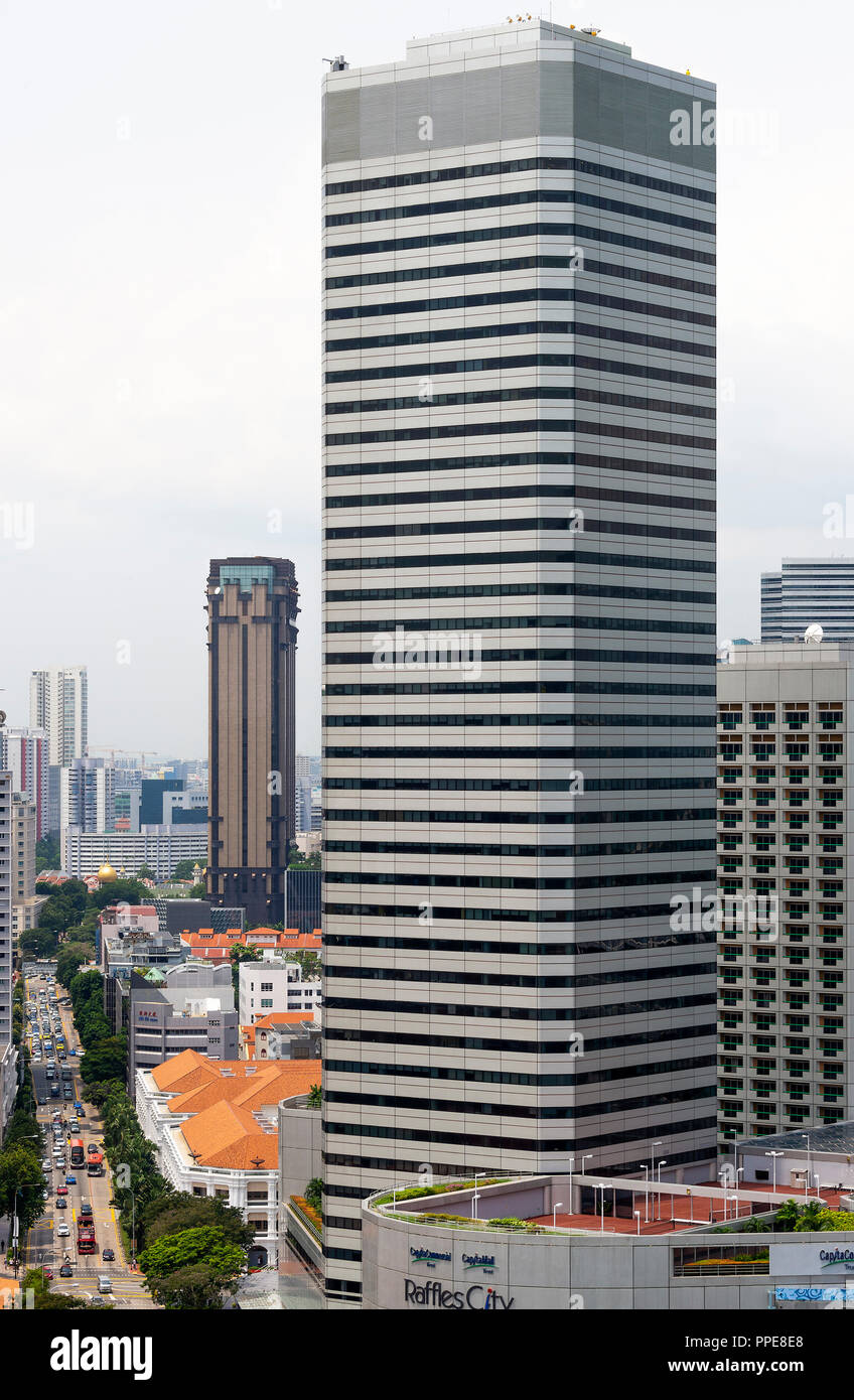 Luftaufnahme von Raffles City Komplex und Raffles Hotel zusammen mit der North Bridge Road vom Dach der Peninsula Excelsior Hotel Singapore Asien Stockfoto