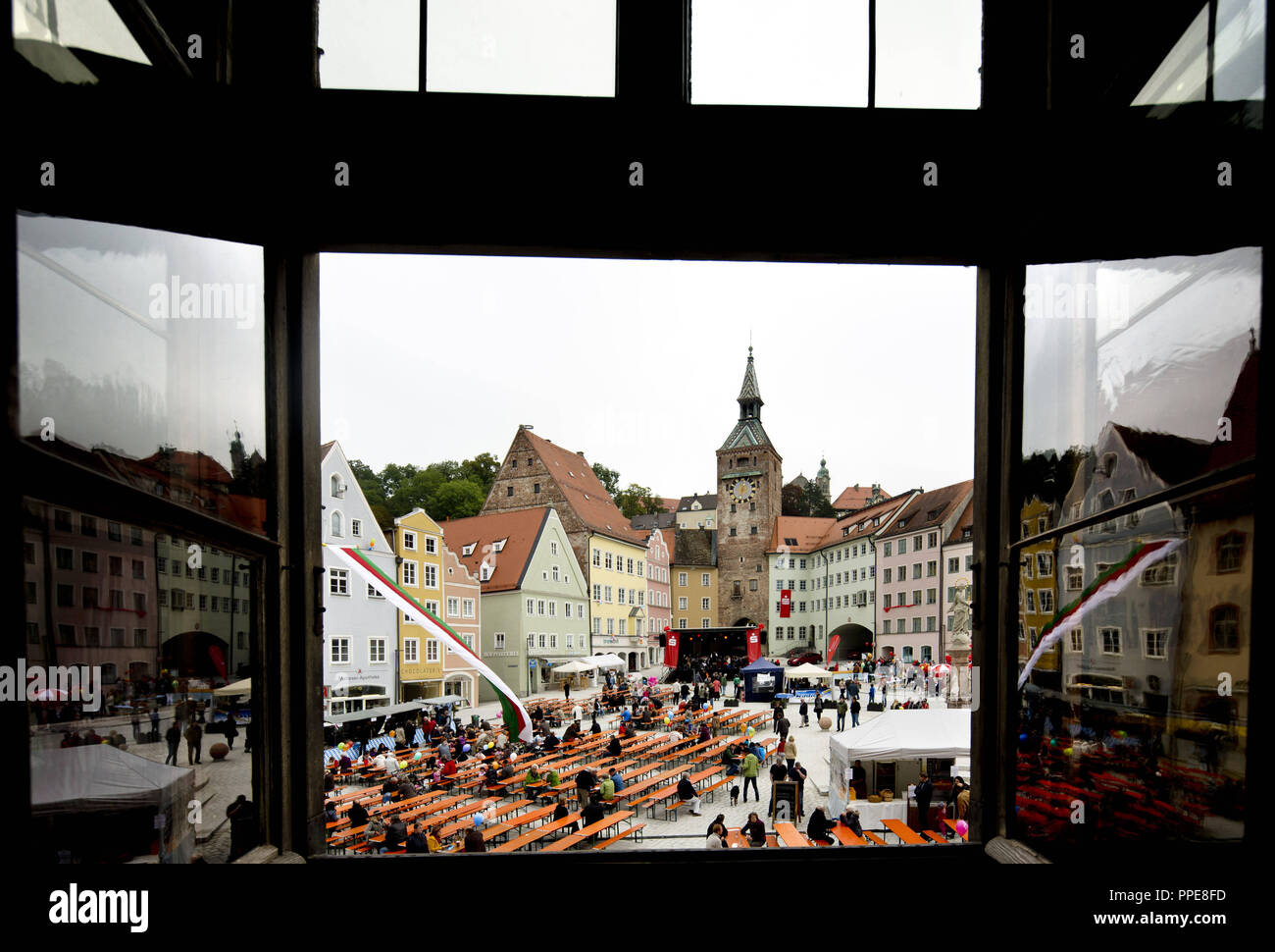 Die rekonstruierten Hauptplatz in Landsberg am Lech ist mit einer großen Feier eröffnet. Stockfoto