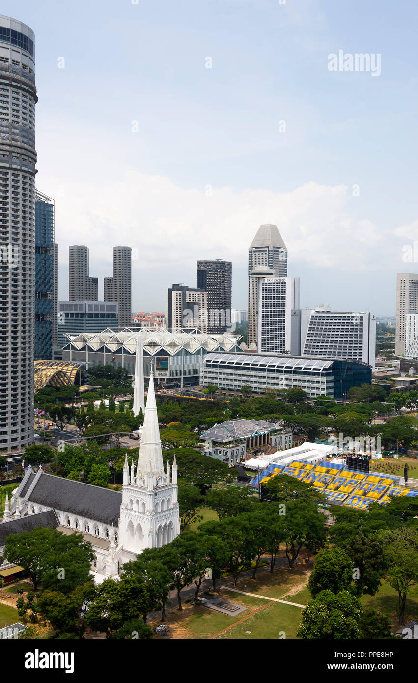 Luftaufnahme von St. Andrew's Cathedral, die Padang, das Swissotel Stamford Tower und der Innenstadt von Singapur Republik Singapur Asien Stockfoto
