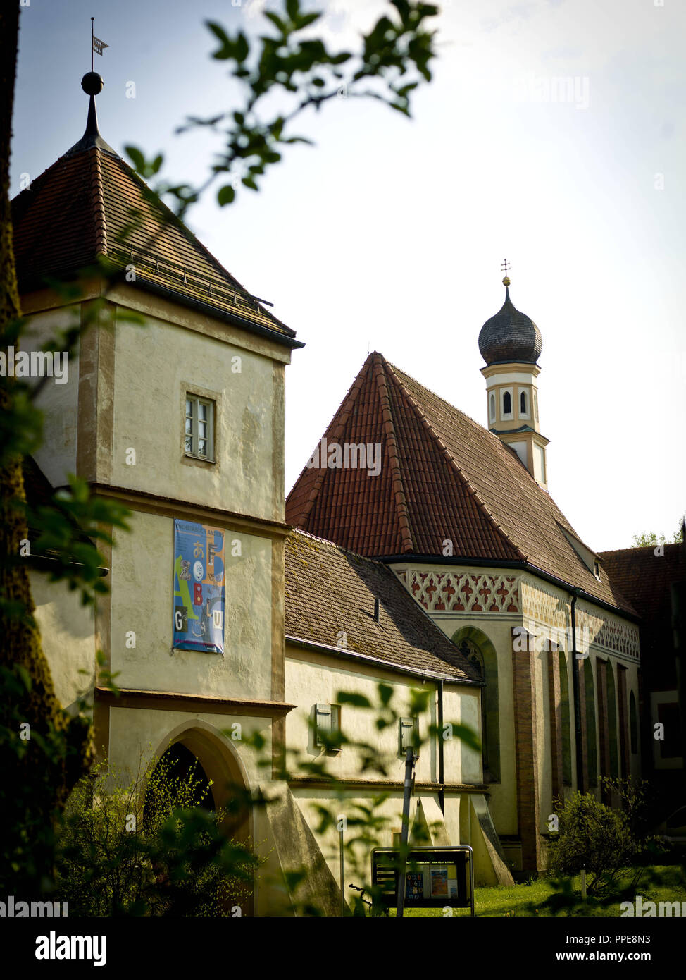 Äußere der Burg Turm und die Kapelle von Schloss Blutenburg. Stockfoto